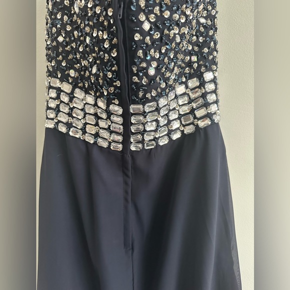 Gorgeous Prom/ ball gown size 4 navy blue with gems across bodice never worn - Picture 5 of 6